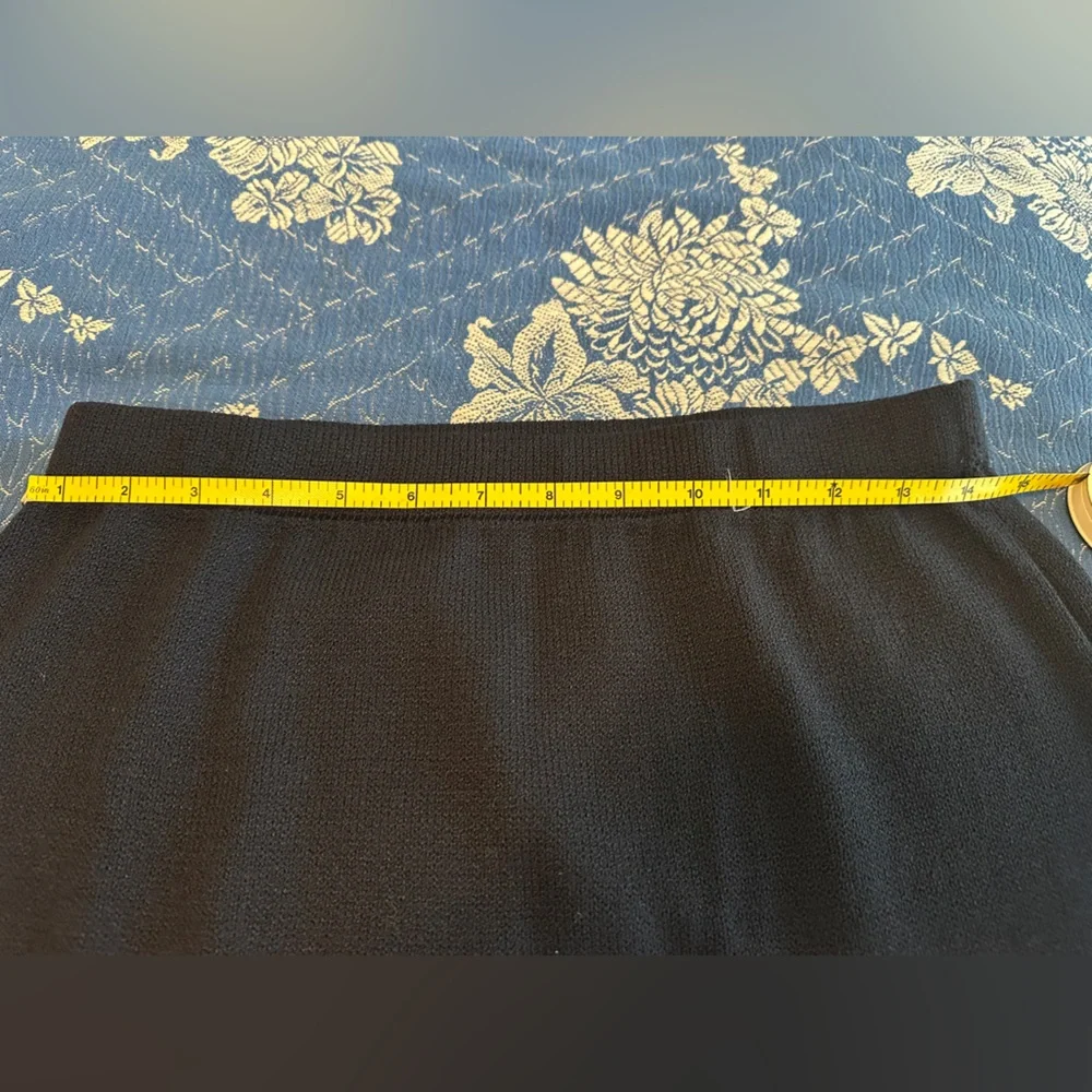 St John Elegant Navy Blue Women's Skirt - Picture 4 of 5